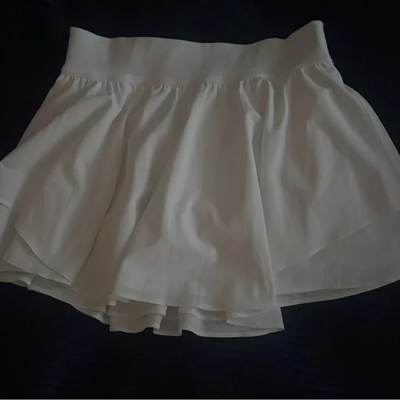 NWOT LuluLemon White Tennis Skirt Size 6 - Picture 2 of 7